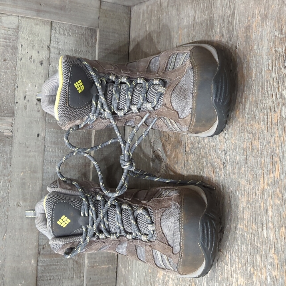 Size 8.5 Columbia Omni- Grip hiking boots